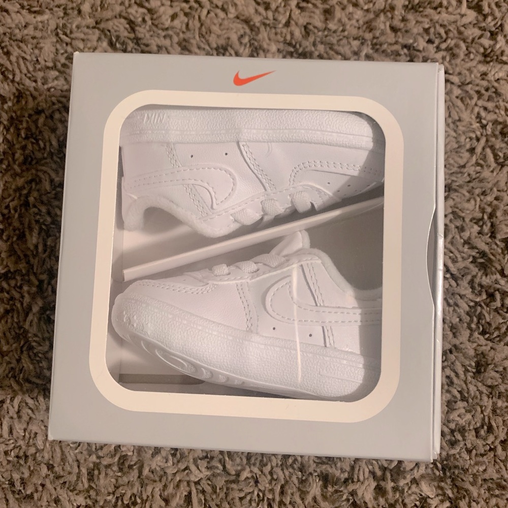 Nike force 1 crib shoes